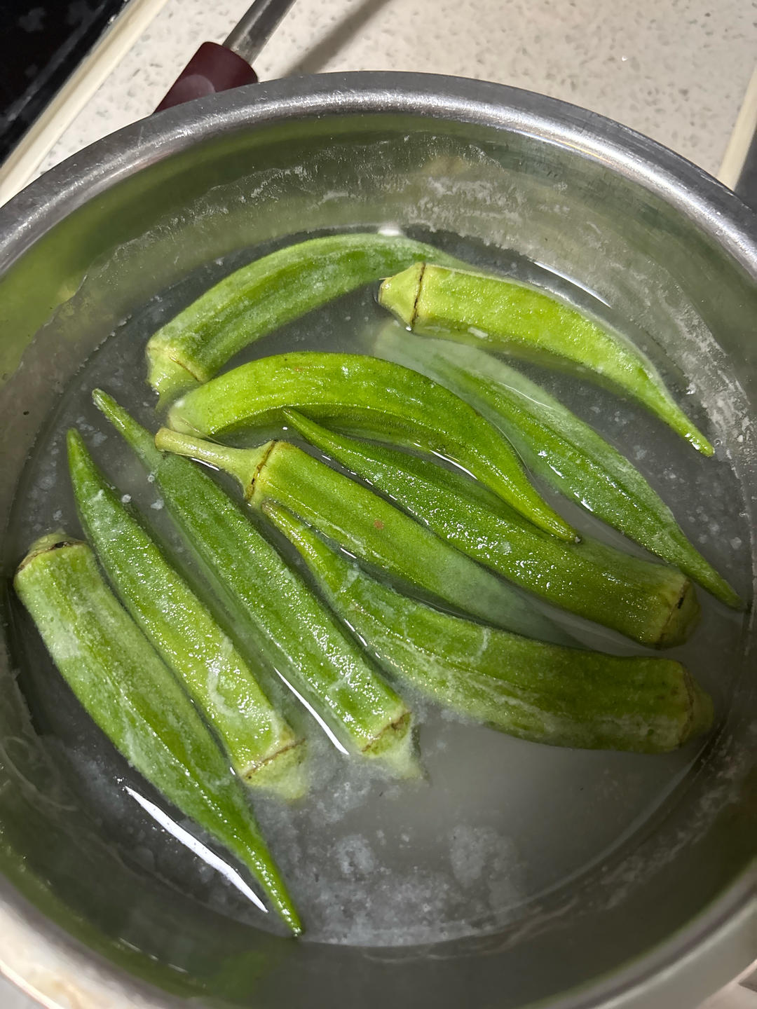 厨师长教你：“秋葵炒蛋”的家常做法，清脆爽口，营养美味