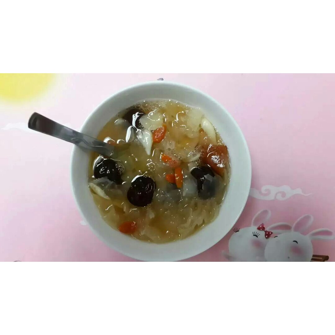 红枣银耳莲子羹
