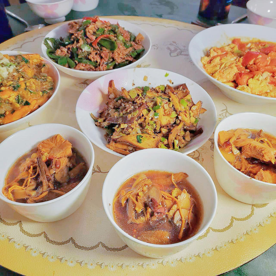 今天请客很多菜