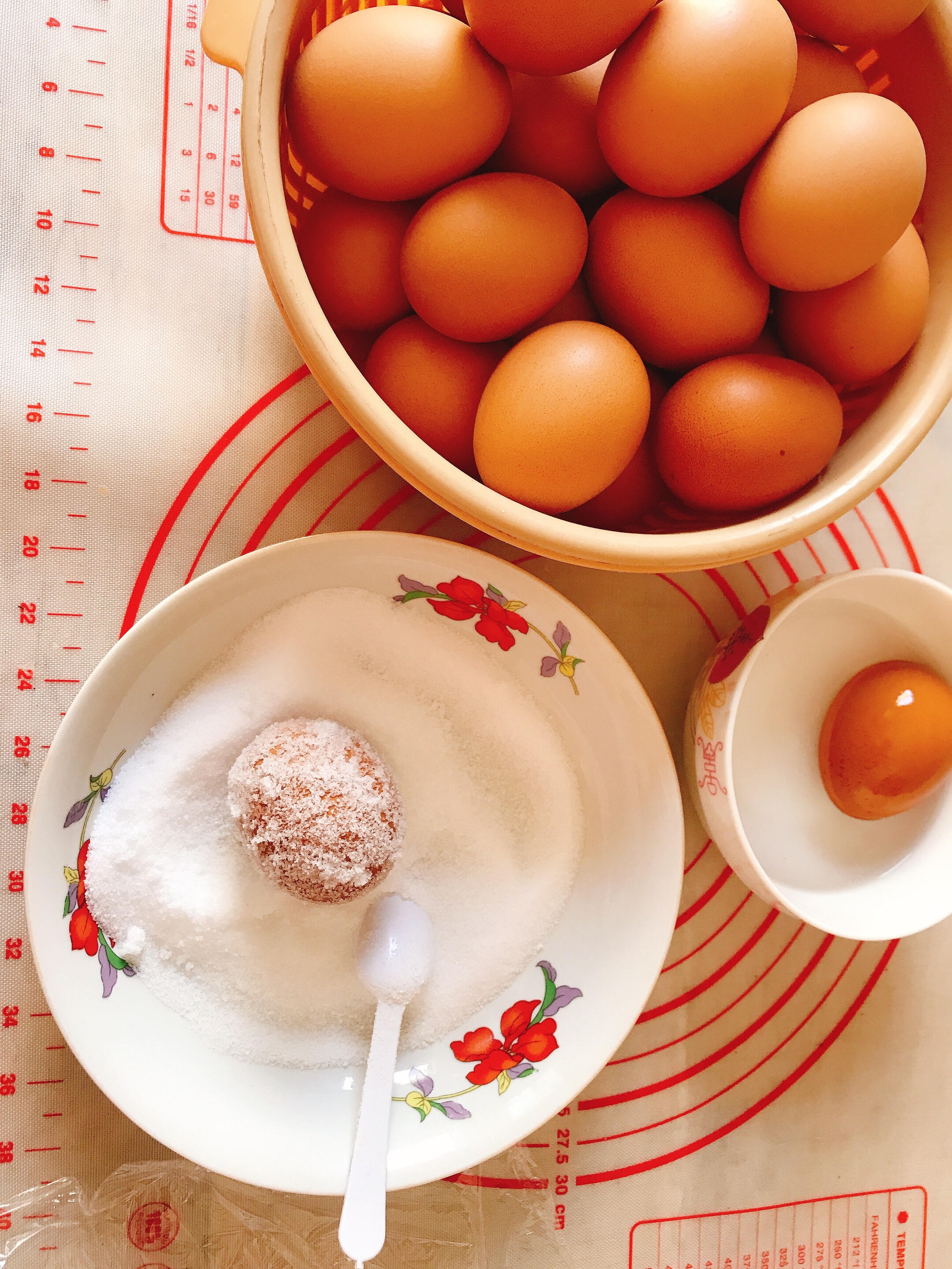保鲜膜腌鸡蛋的做法 步骤5