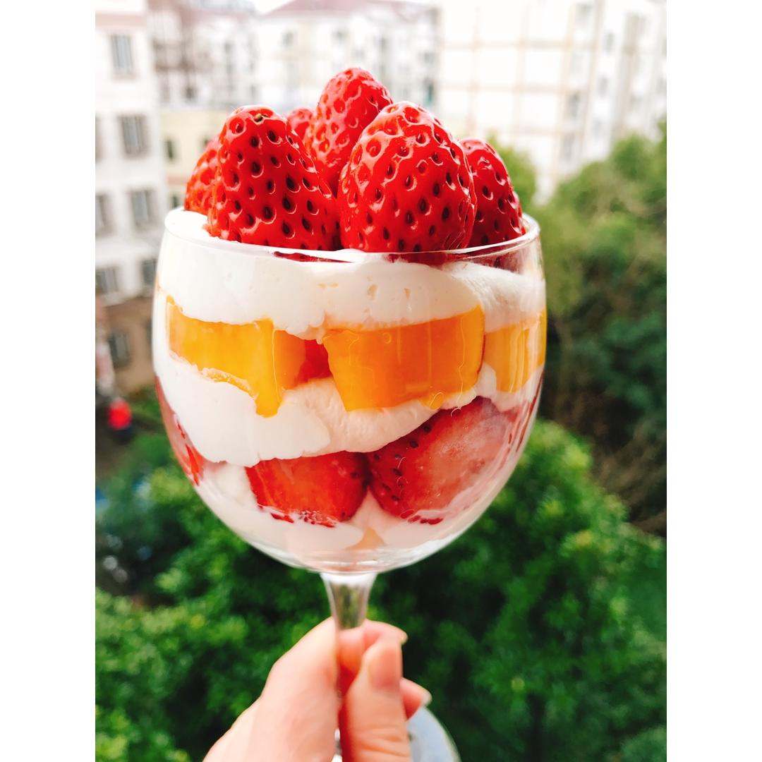 小麦_pdiz做的奶油水果杯(消耗淡奶油和吃货最爱)