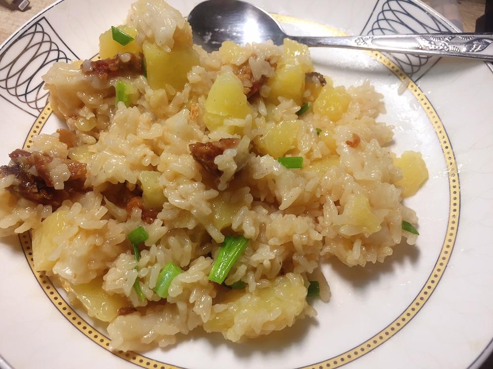 腊香土豆年糕焖饭