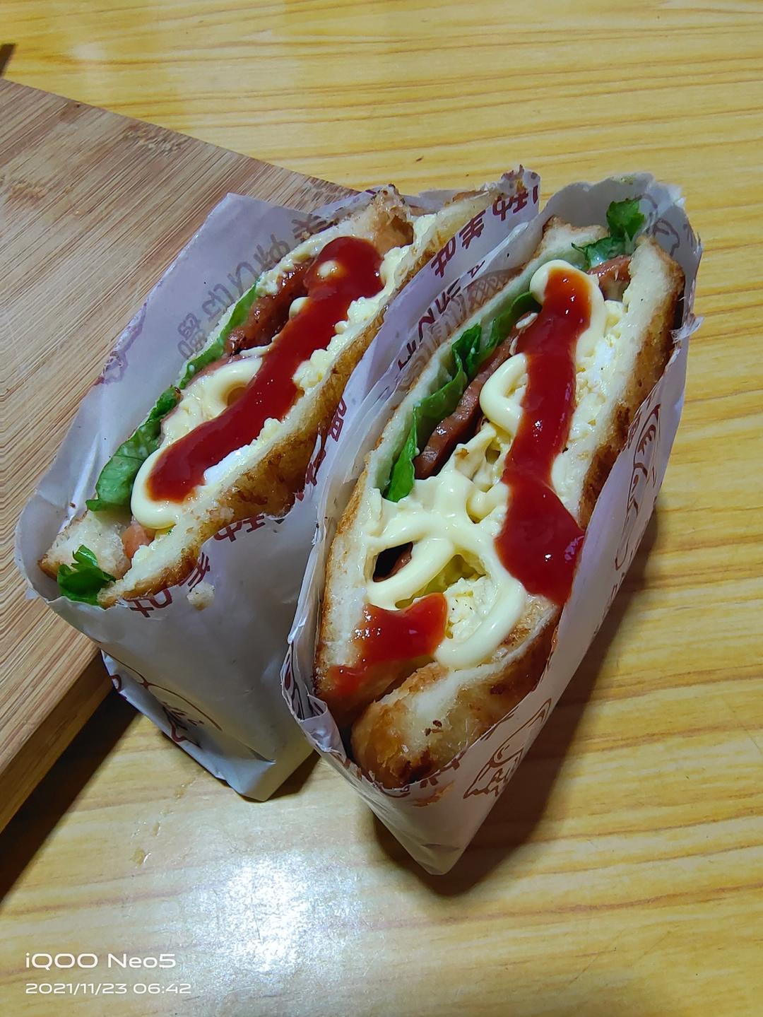 芝士厚蛋烧三明治