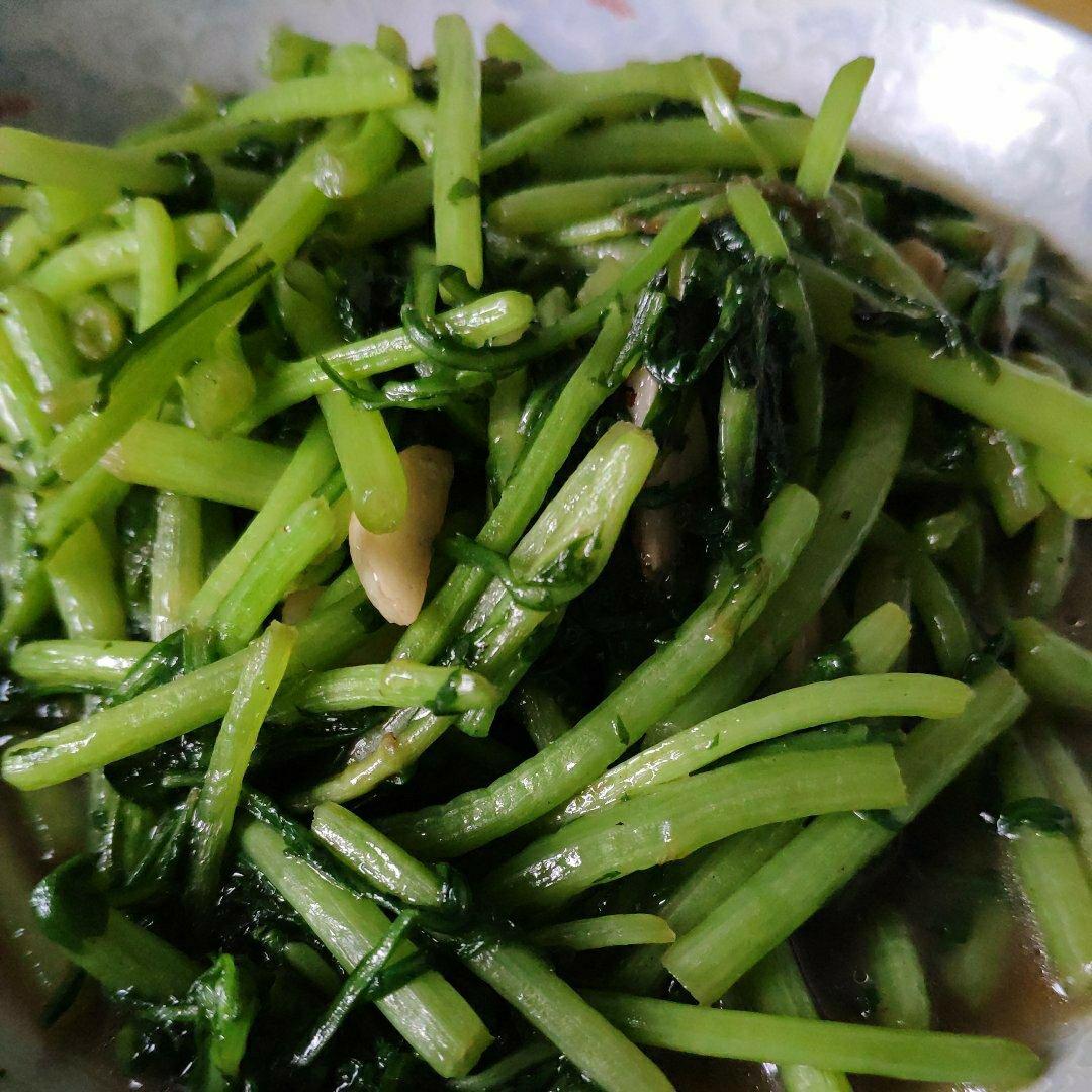 清炒茼蒿