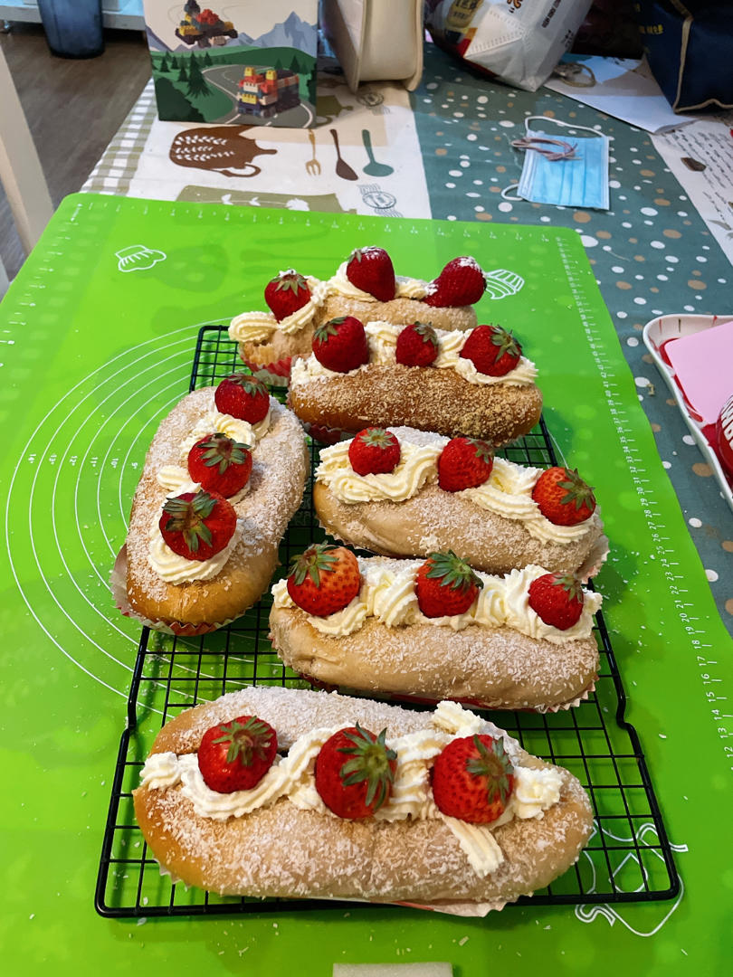 ㊙️草莓魔法棒奶油面包