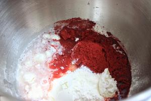红曲蔓越莓小面包的做法 步骤1