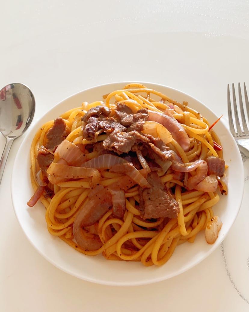 黑椒牛柳炒意面
