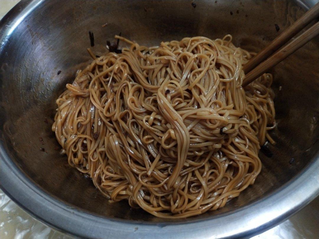 10分钟搞定的一碗葱油拌面