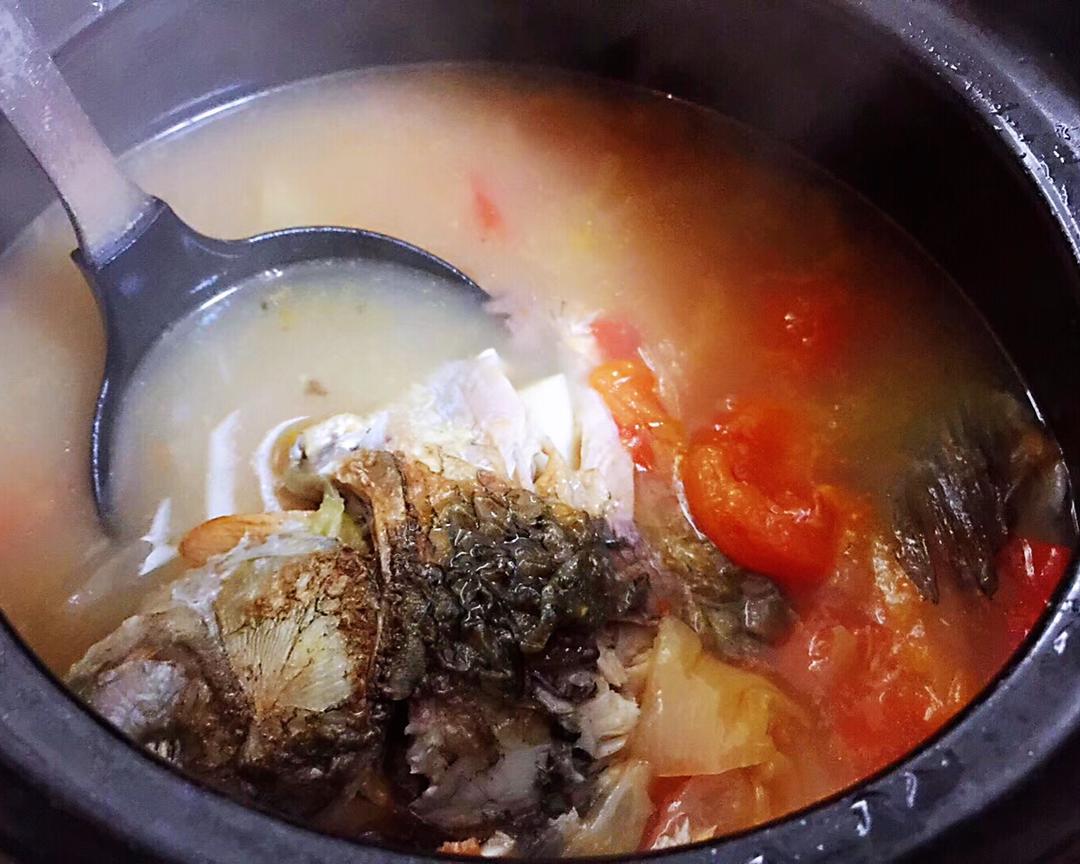 淮山番茄鲫鱼咸菜汤（食材简单味道惊艳）的做法