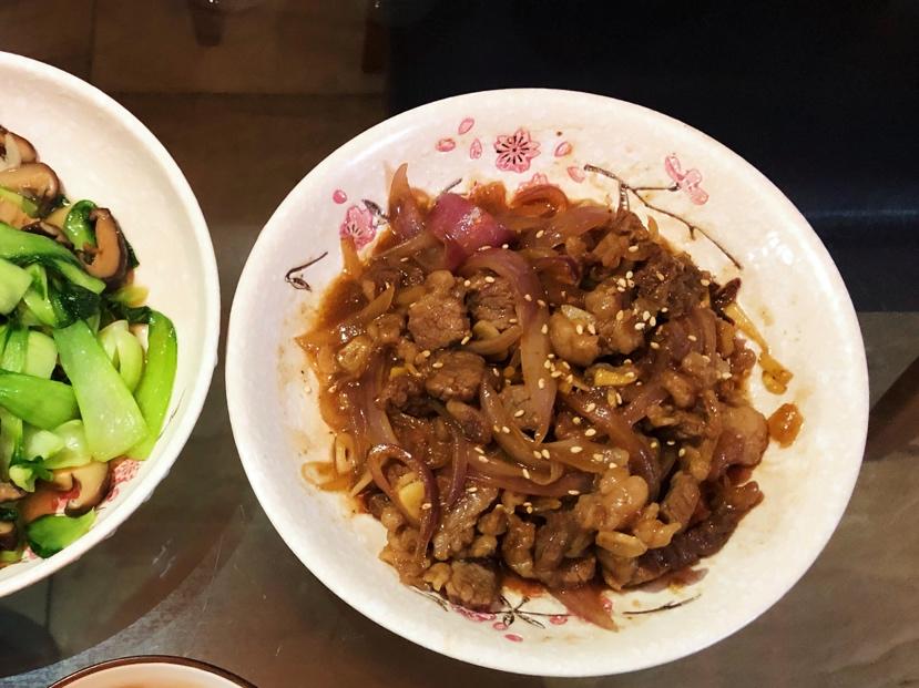 孜然牛肉（👈孜然肉片向左，吉野家向右👉）