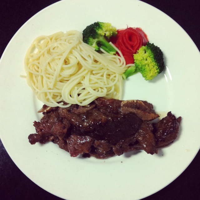 黑椒牛排（配土豆/鸡蛋，意面/蔬菜）