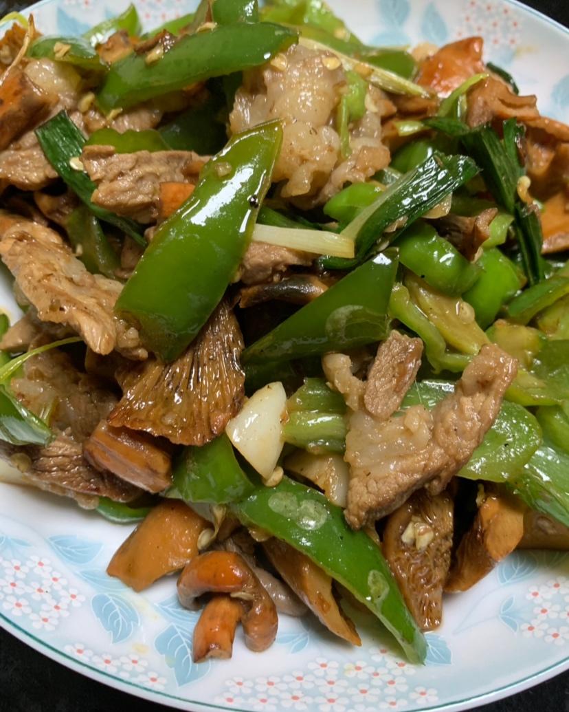 紫花菌小炒肉，来自大山雨后的味道