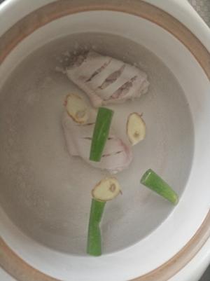砂锅松茸鸡翅汤+太太乐鲜鸡汁快手菜的做法 步骤3