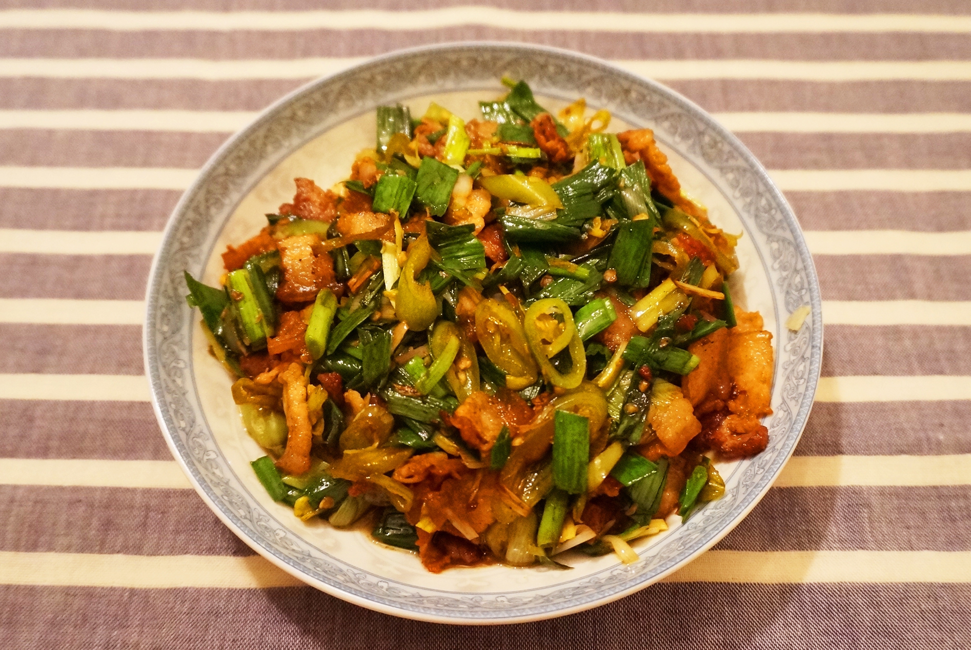 五花肉炒大蒜