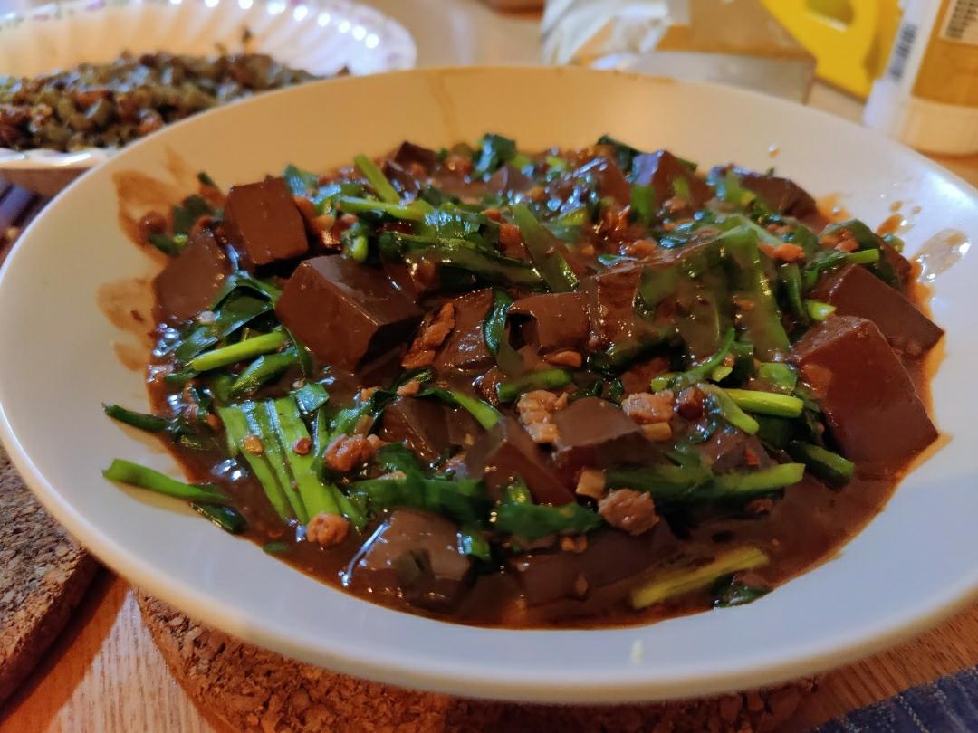 厨师长教你：“韭菜烧鸭血”的正宗做法，非常下饭