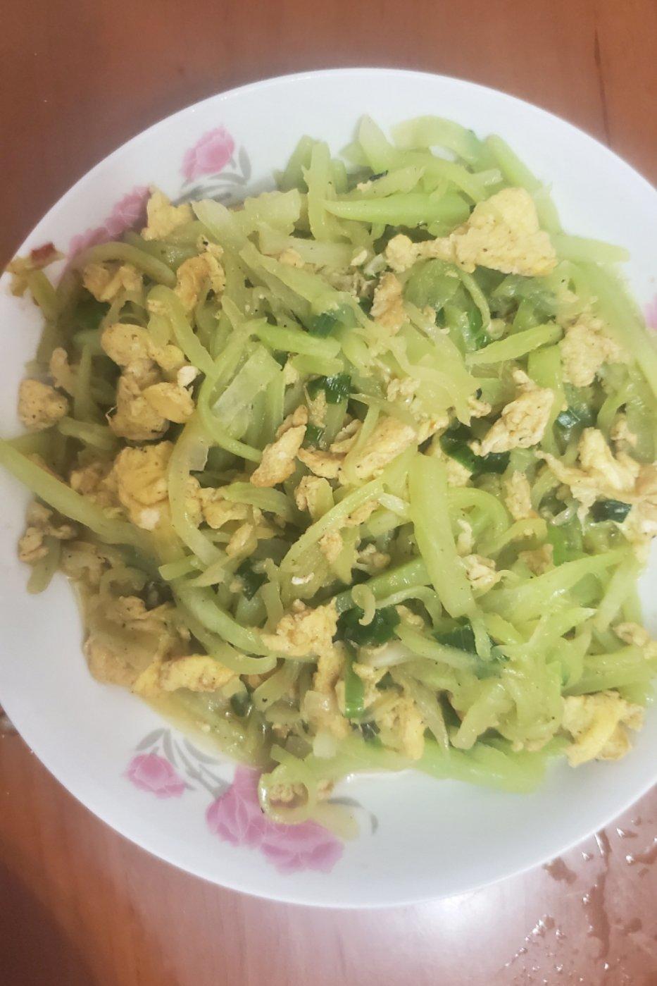莴笋炒鸡蛋