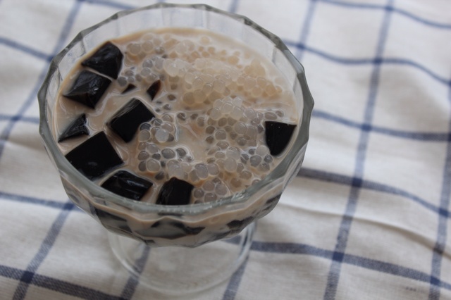 椰汁西米龟苓膏