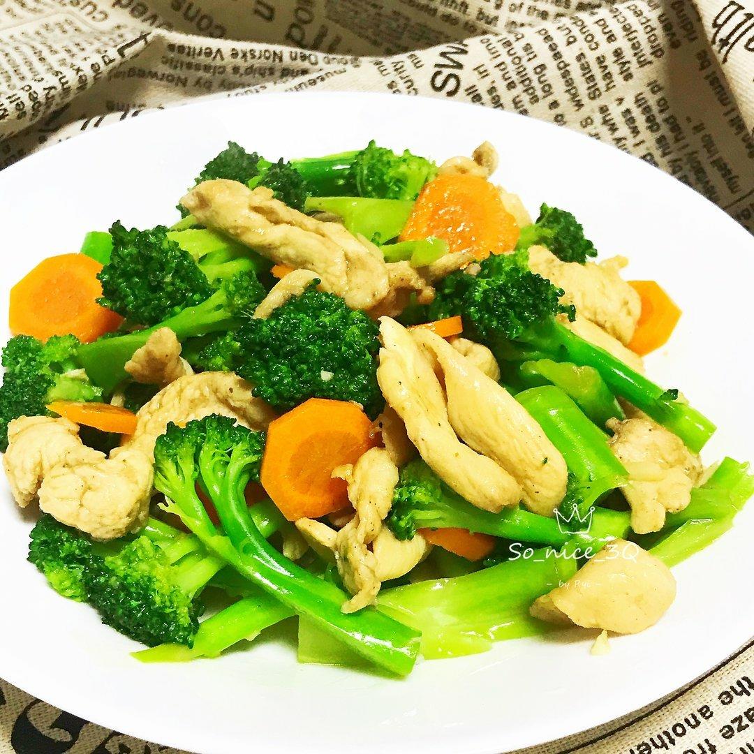一觉睡到自然醒1做的减脂餐西兰花炒鸡胸肉