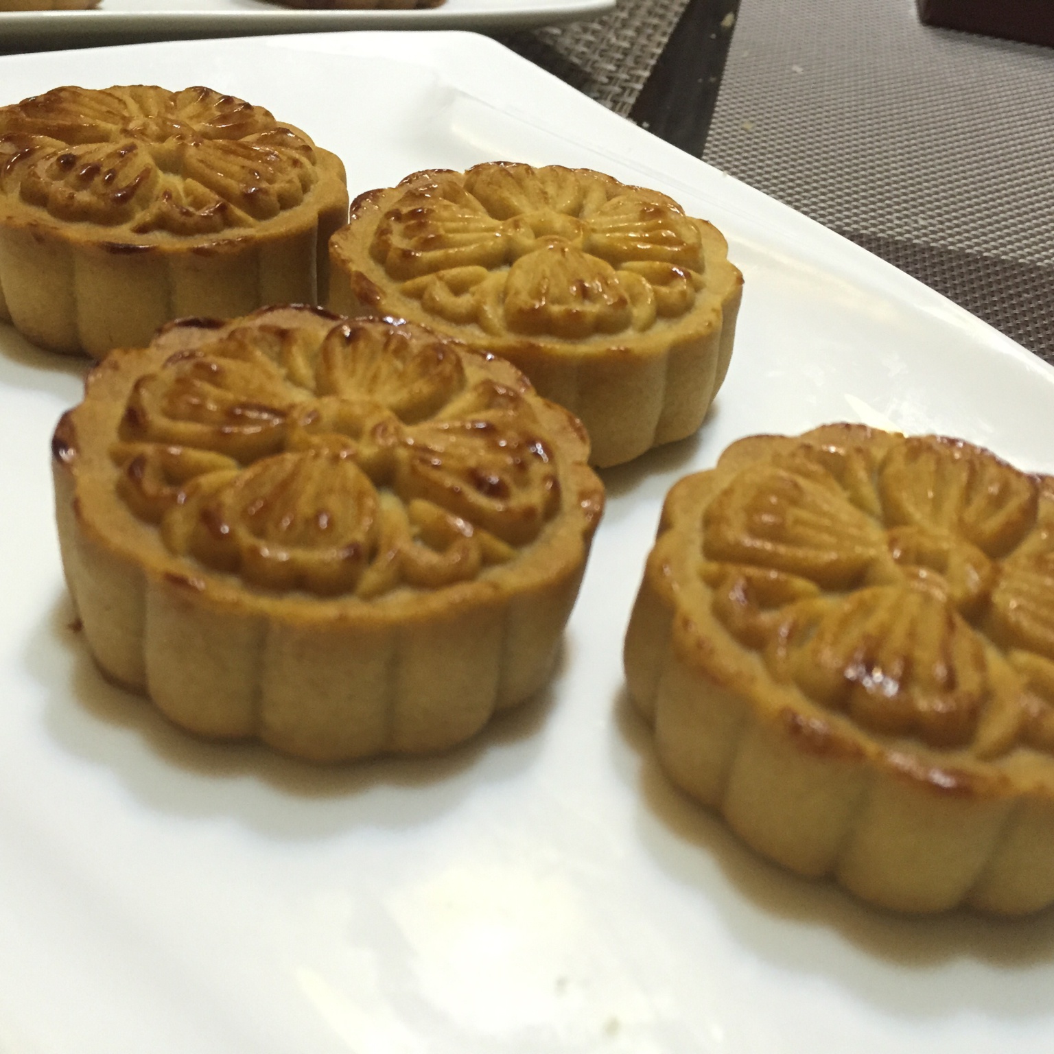 广式月饼—蛋黄莲蓉月饼