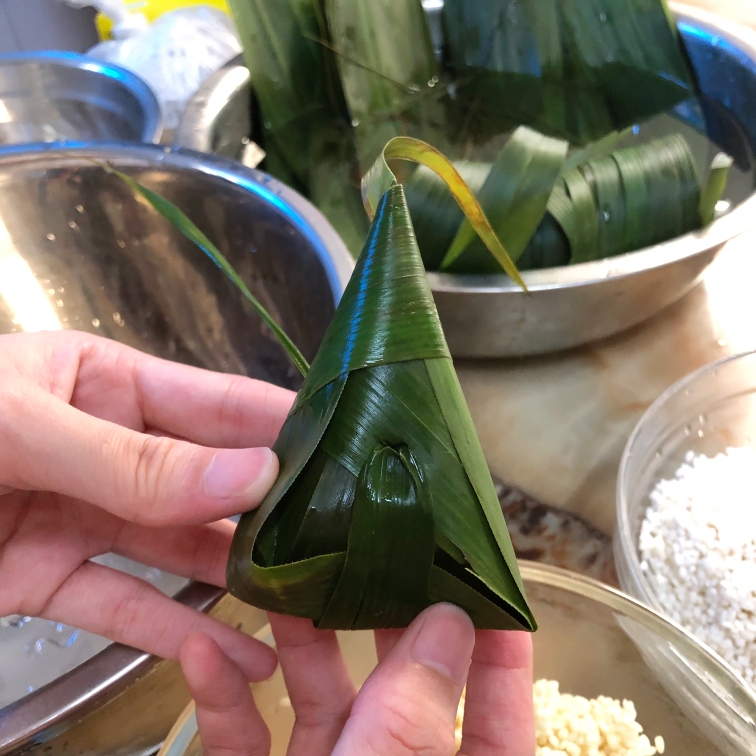豆沙&蜜枣碱水粽（三角无绳粽包法视频）的做法