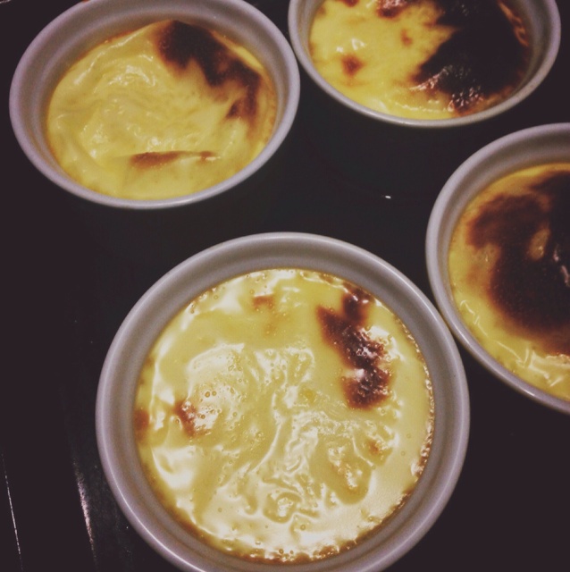 Crèmebrulée。法式烤布雷。焦糖布丁。