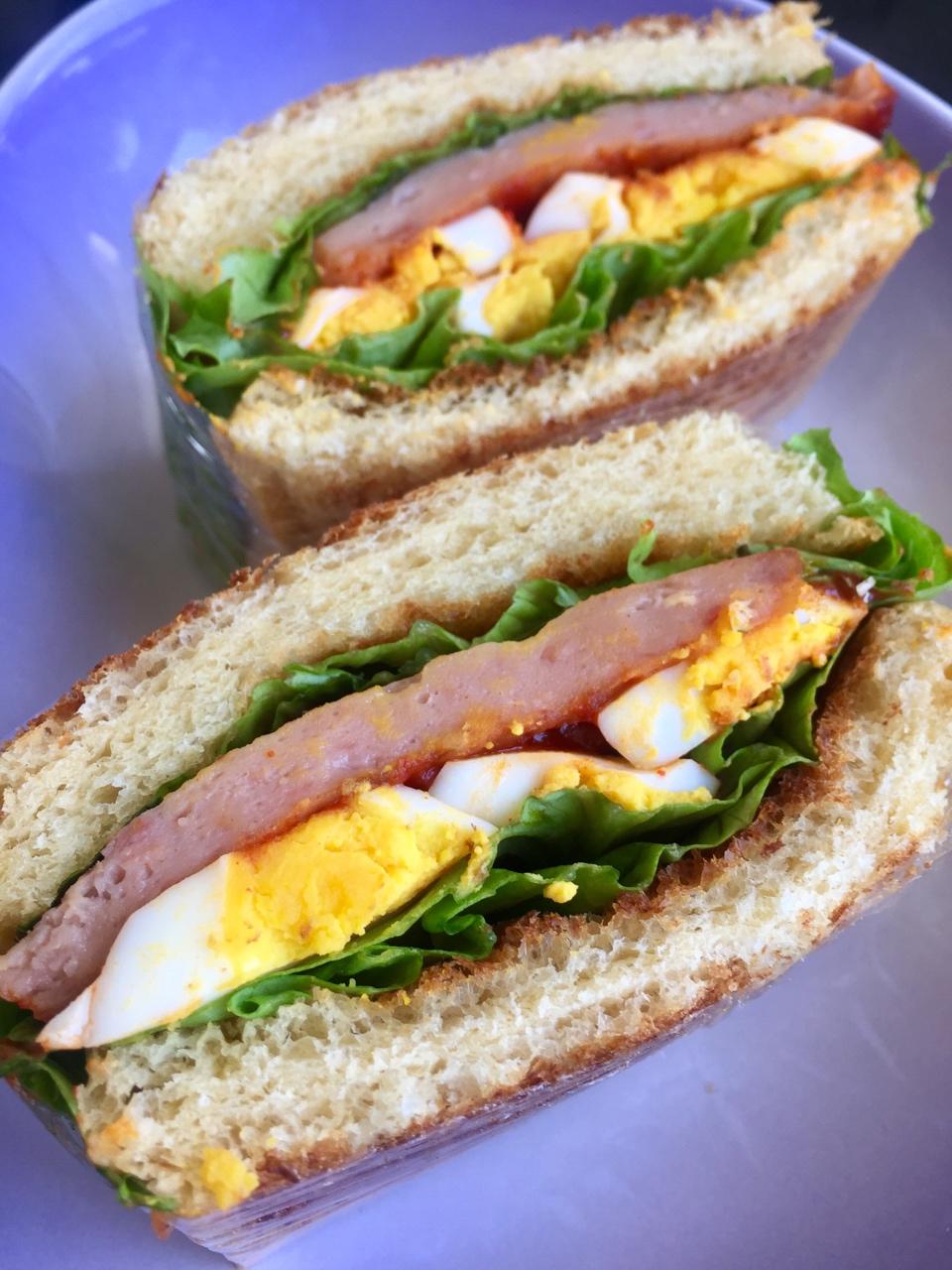 如何做超厚的沼三明治~详细tip！牛油果鸡蛋午餐肉三明治~