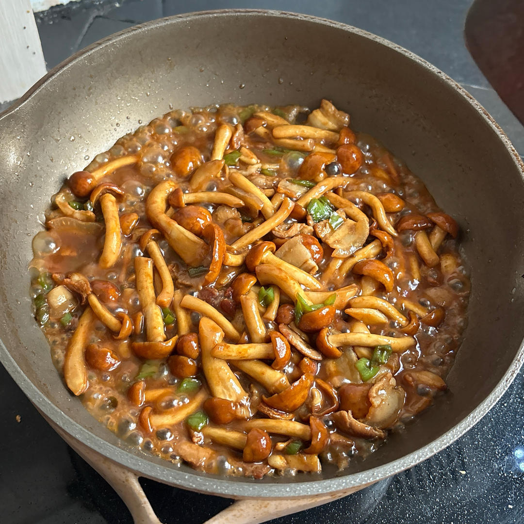 厨师长教你：“肉末烧滑子菇”的家常做法，汤汁浓郁，鲜香味美