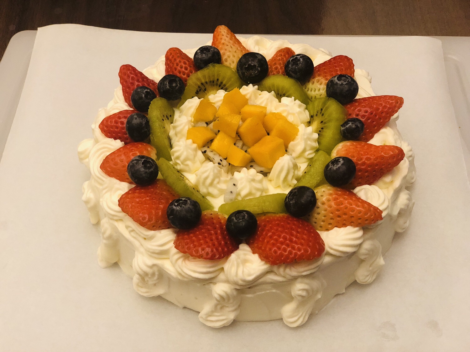 水果生日蛋糕裱花造型的做法 步骤8
