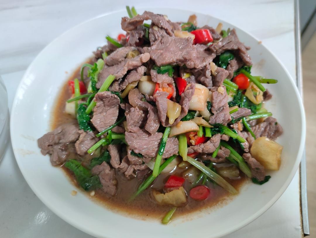 小炒黄牛肉，肉嫩味香！太好吃了简直是米饭杀手！