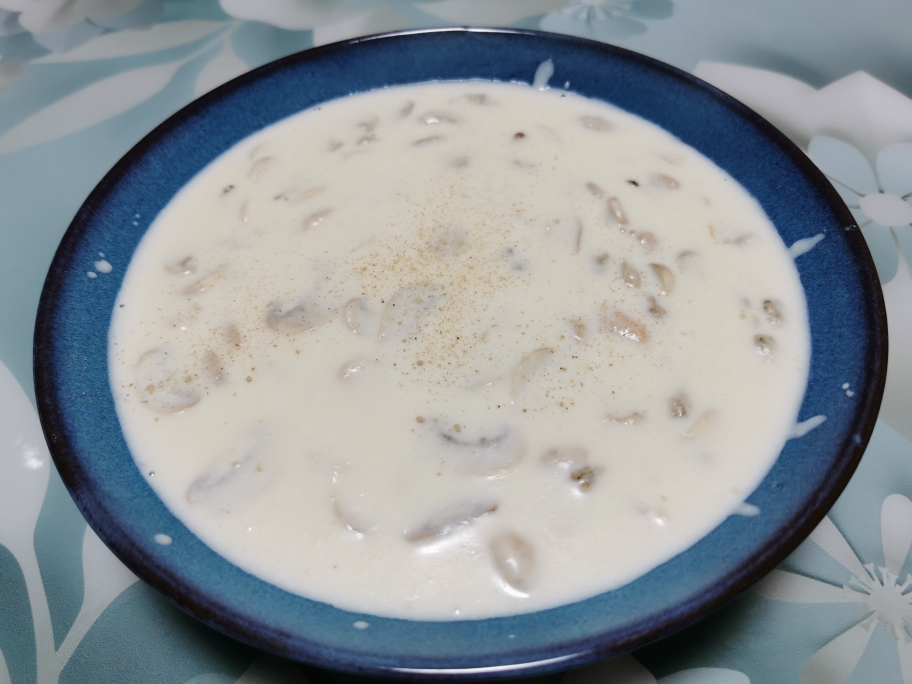 酥皮奶油蛤蜊汤
