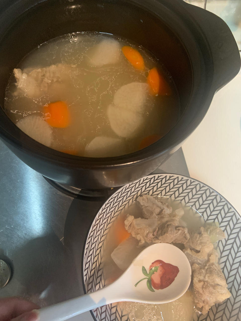 一根大骨头就能做出的奶白骨头汤