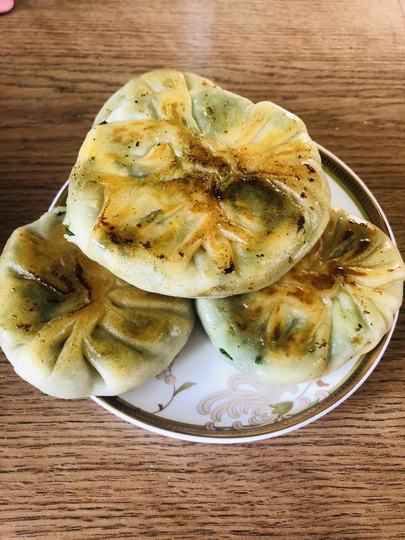 烫面韭菜鸡蛋粉条馅饼🥙，鲜美得停不下来！