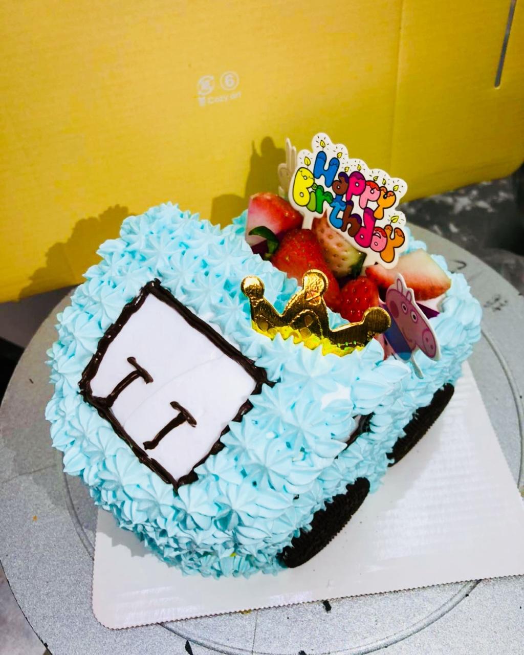 六寸立体汽车蛋糕，水果货车版本