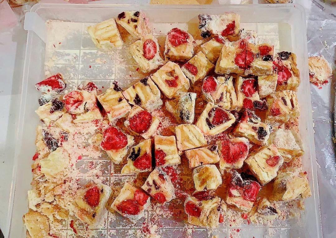 网红草莓雪花酥