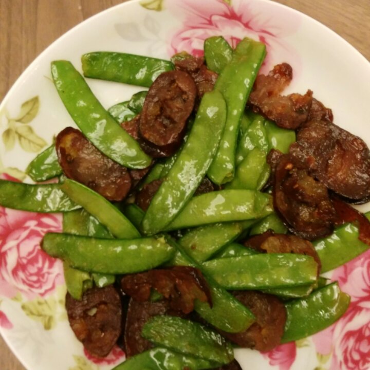 腊肠炒荷兰豆