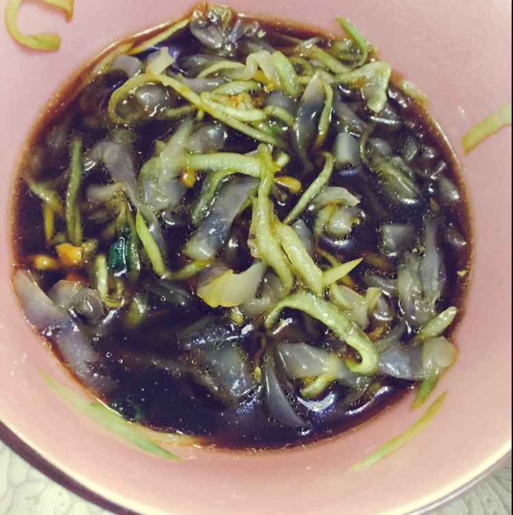 凉拌海蜇黄瓜丝