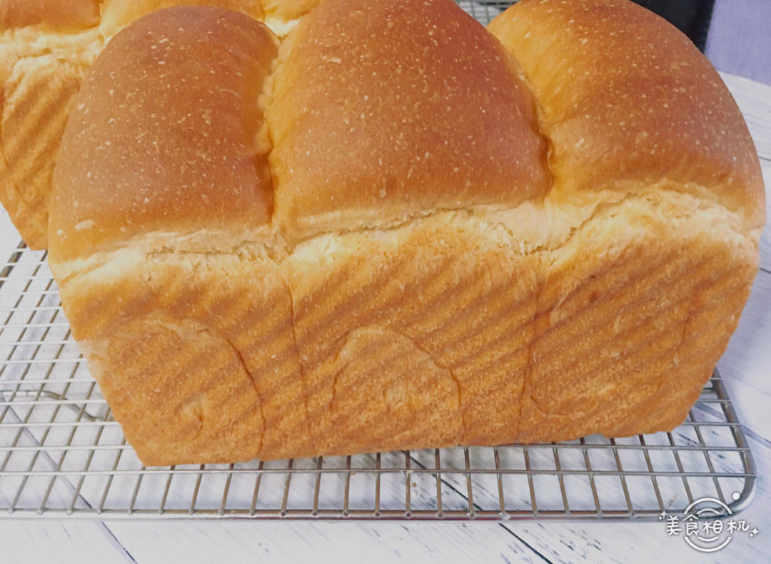 经典奶香吐司