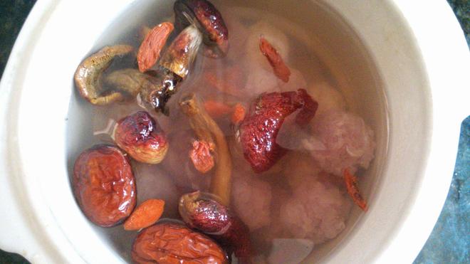 红菇肉丸汤的做法