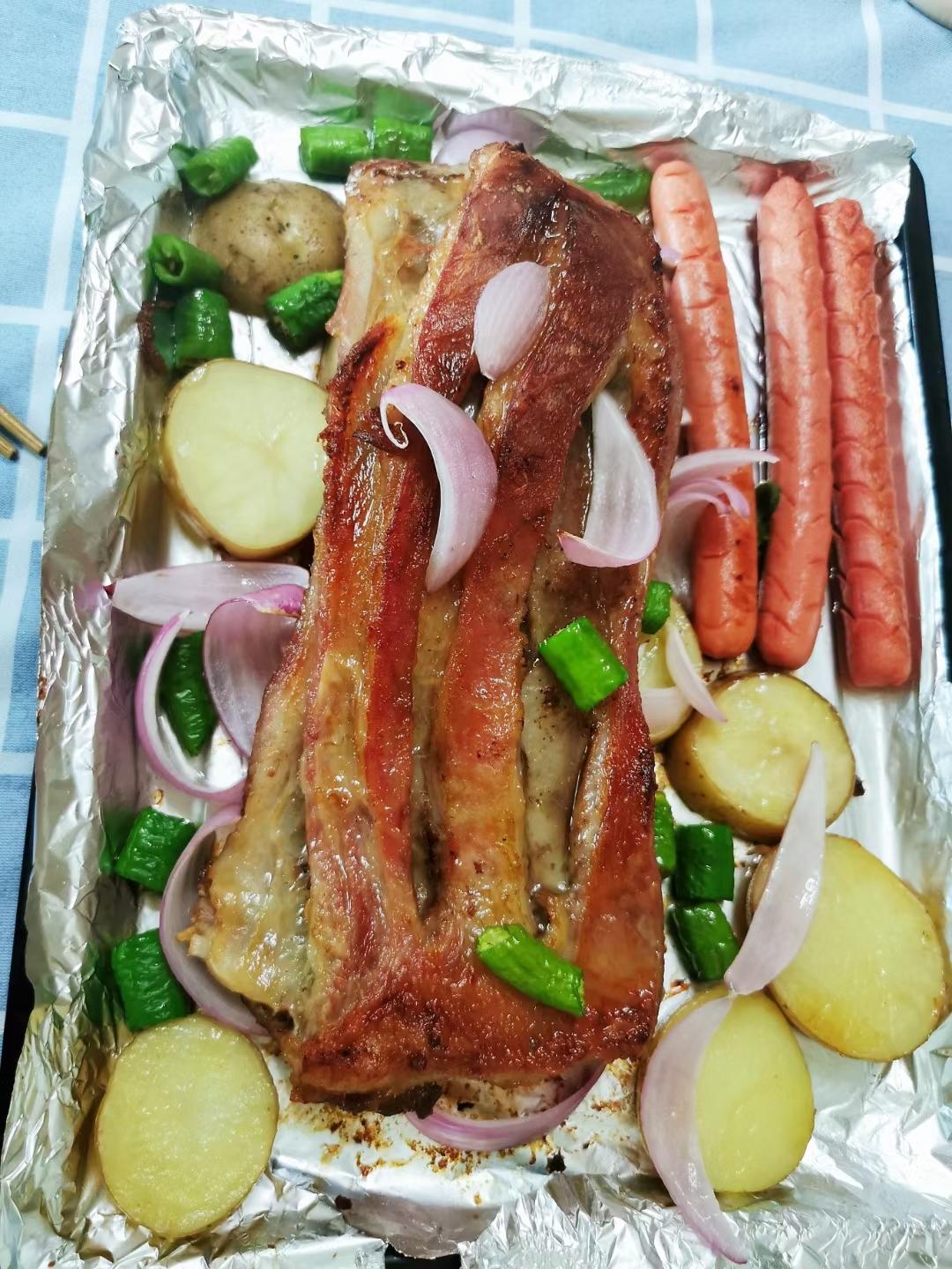 外焦里嫩的烤羊排