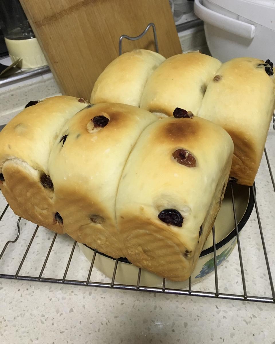 我最近每天做一个的葡萄干吐司，真的超松软好吃！