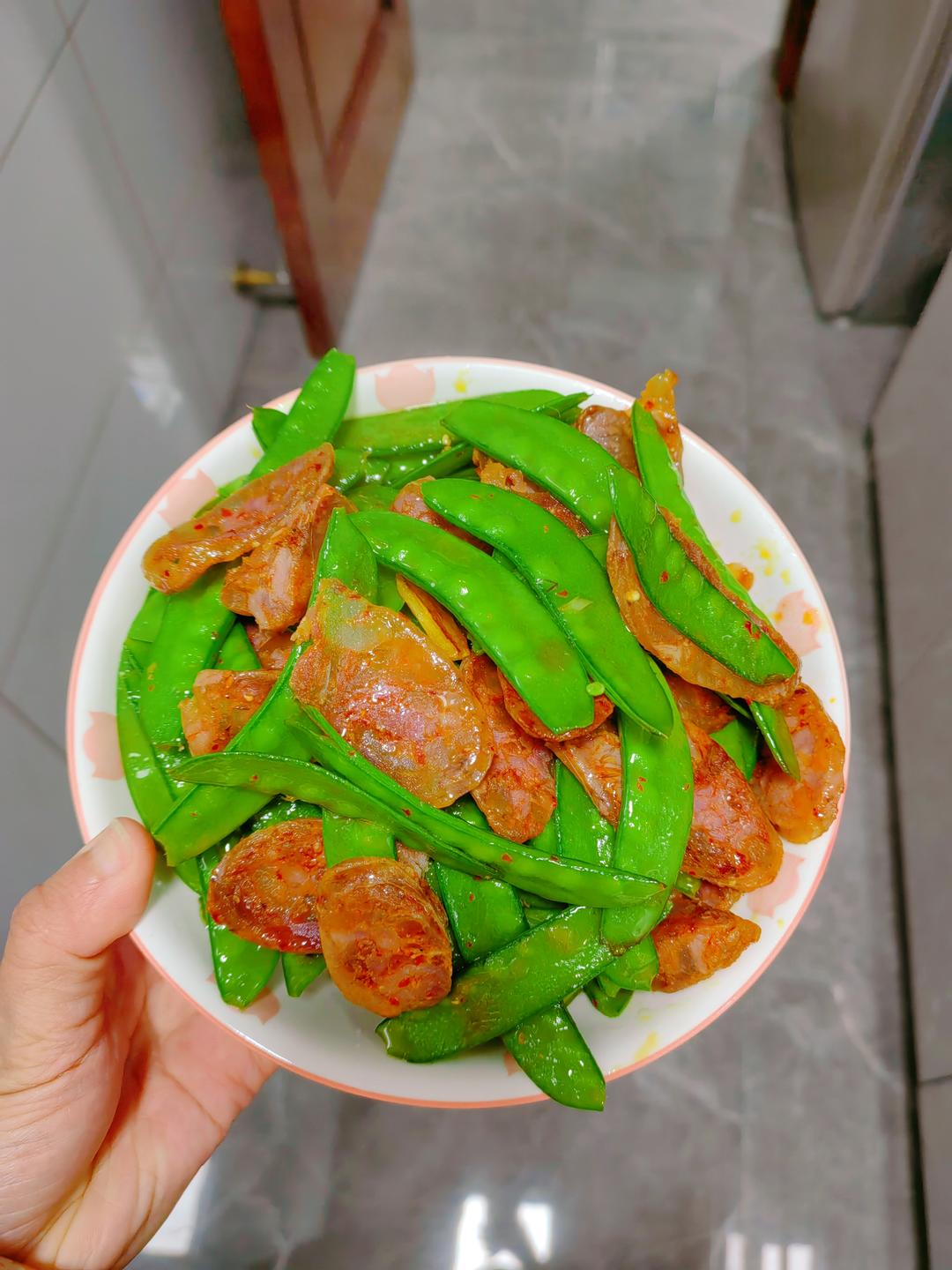 无比简单的荷兰豆炒腊肠，营养又好吃～！