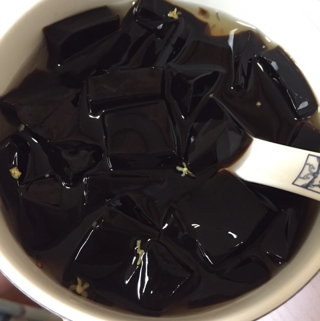 紫苏-52做的广式黑凉粉