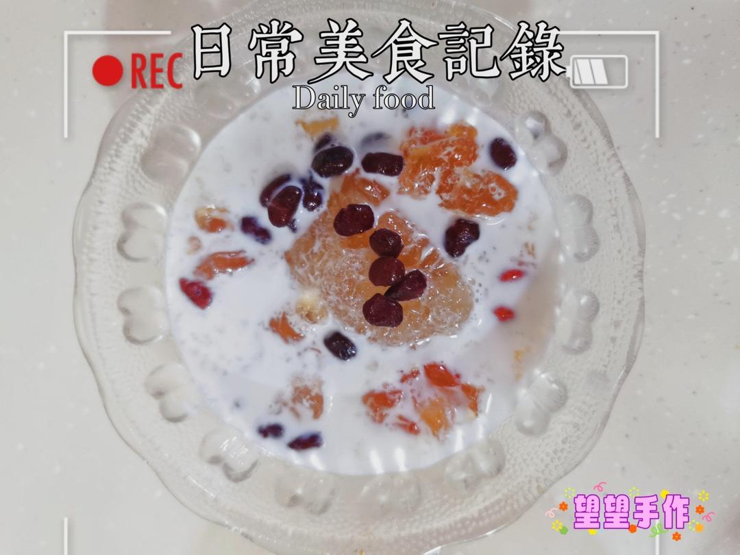 美容食谱-桃胶雪燕皂角米牛奶羹