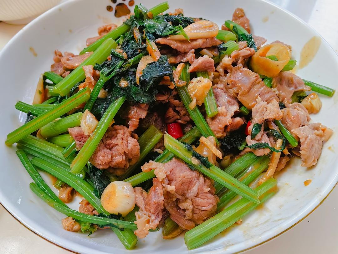 小炒黄牛肉，肉嫩味香！太好吃了简直是米饭杀手！