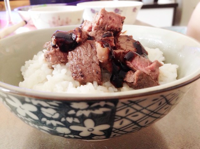 花的懒人料理之高级牛排与牛肉粒盖饭