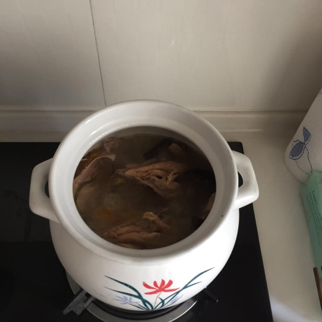 石斛灵芝炖鸡汤