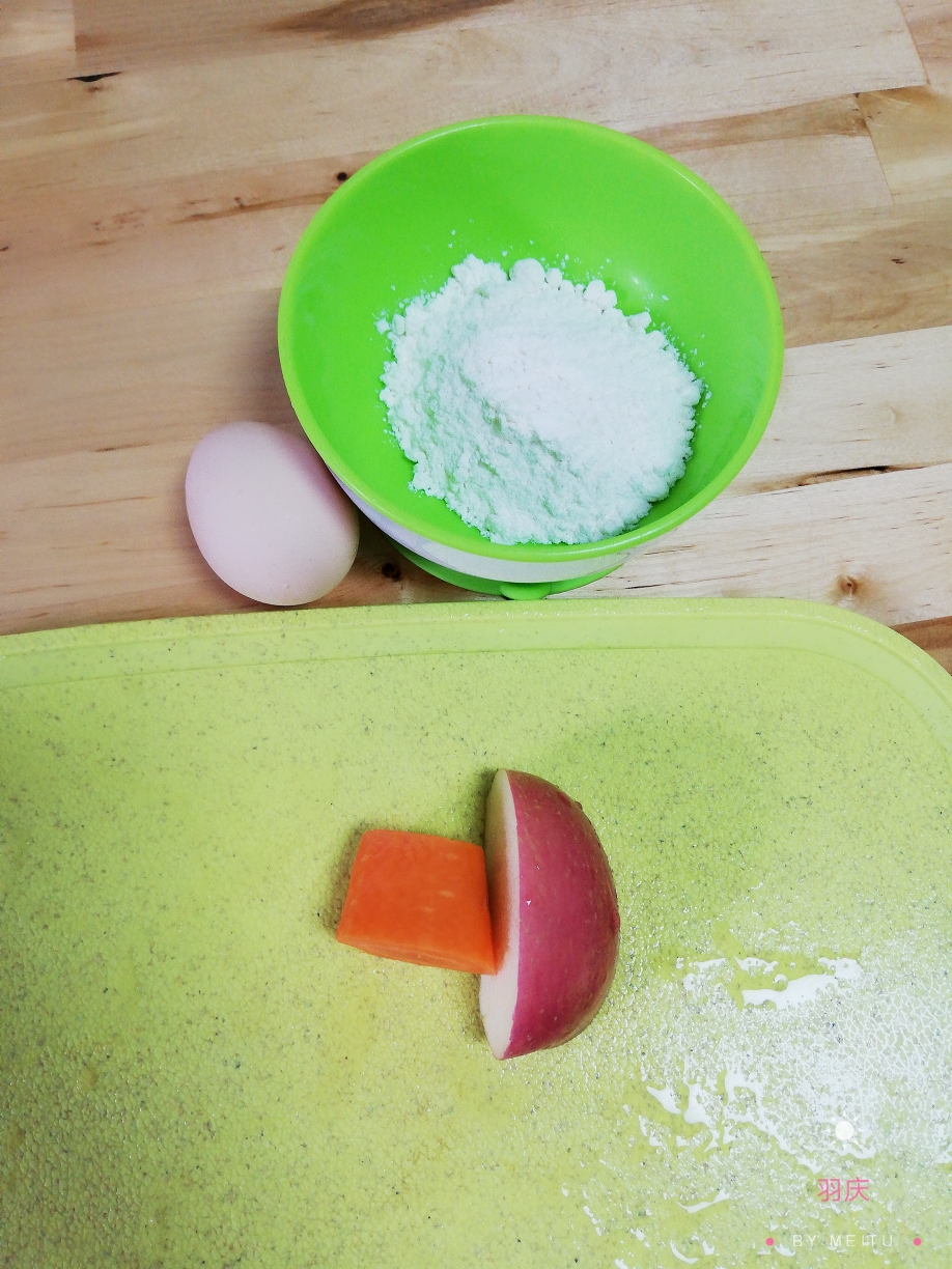 苹果胡萝卜蛋黄小饼的做法 步骤1