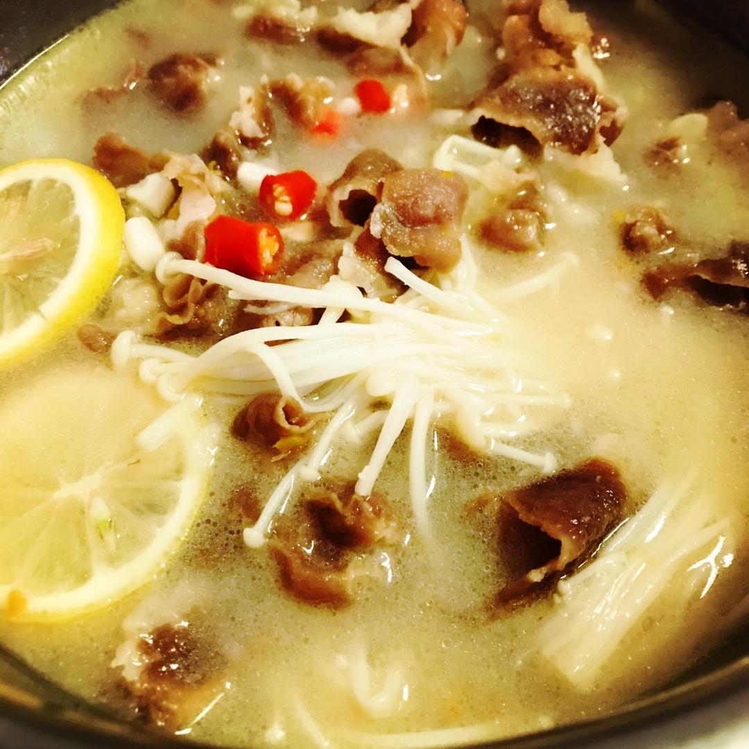 2017-07-29 09:56:09赞酸汤肥牛黄灯笼辣椒酱,牛肉汤