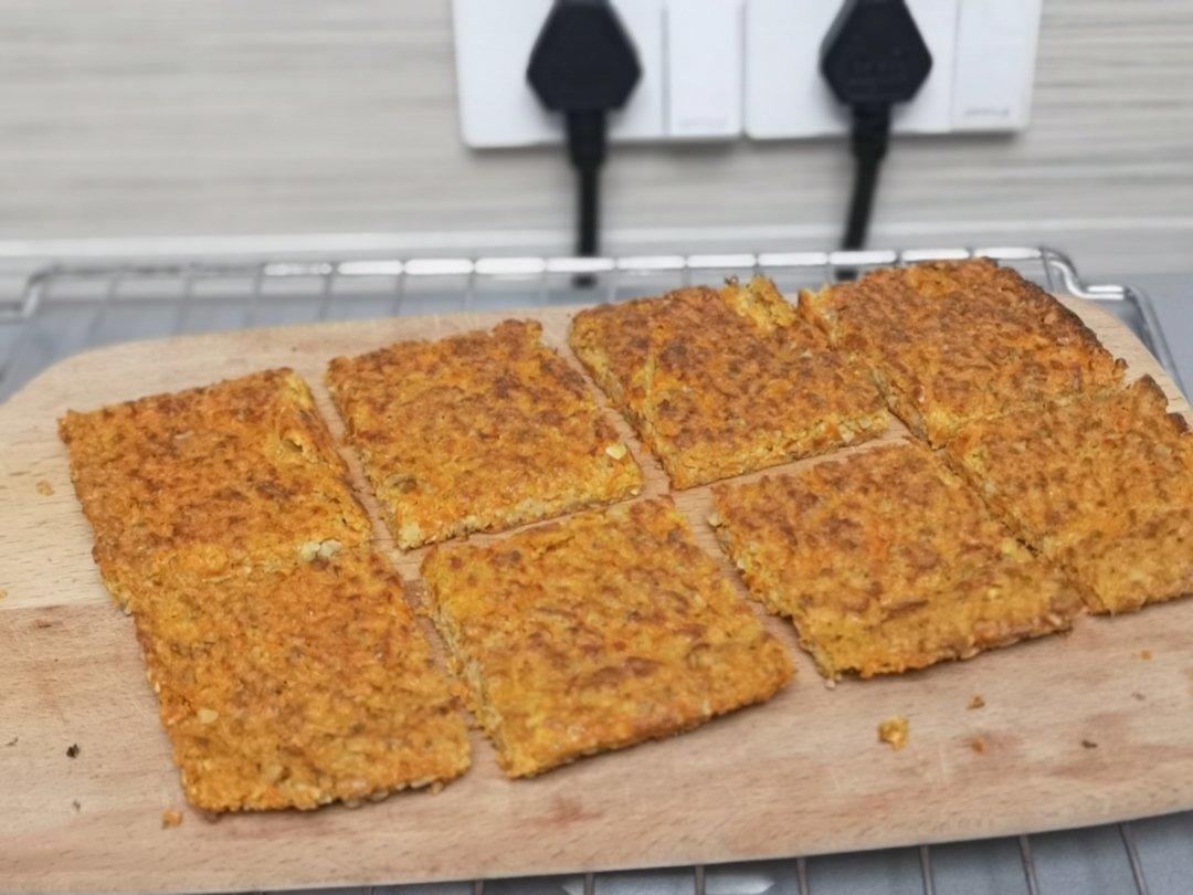 胡萝卜坚果薄饼丨健康·零食<好好吃饭1>