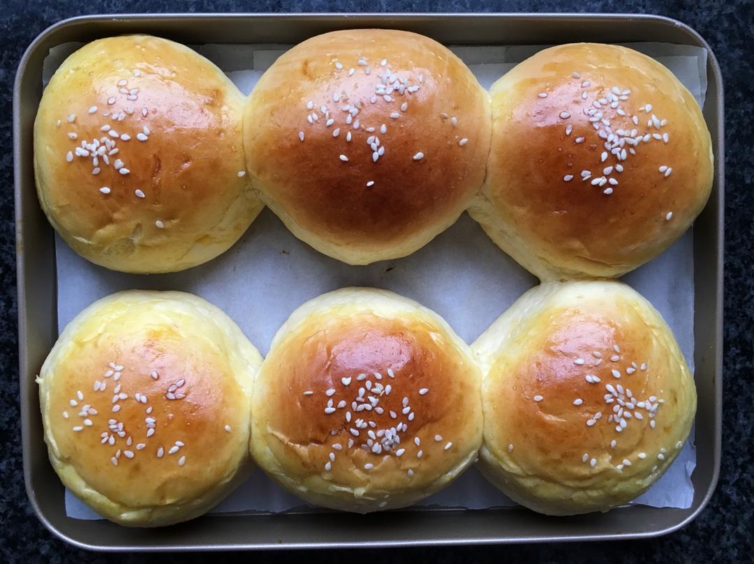 大人小孩都爱不释口的【蜂蜜牛奶小餐包】